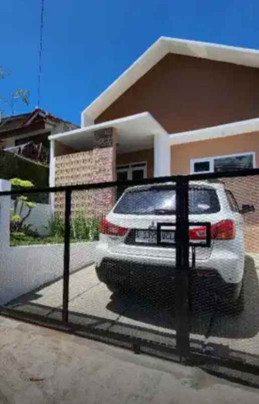 dijual rumah jln cisoga hegarmanah