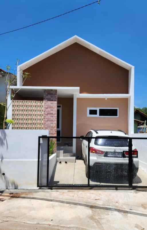 dijual rumah jln cisoga hegarmanah