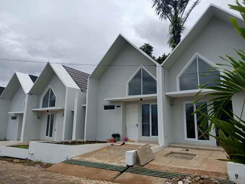 dijual rumah jln g a manulang