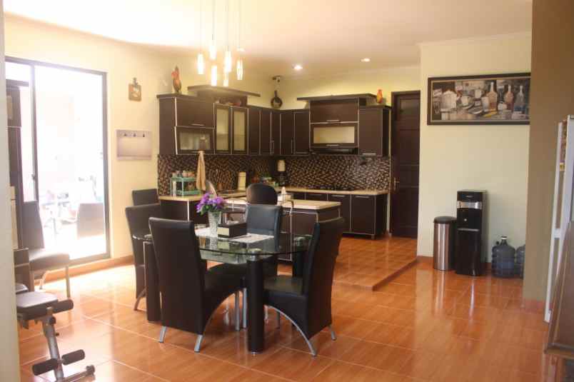 dijual rumah jln raya kebayoran baru