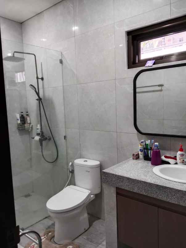 dijual rumah jln trenggana penatih