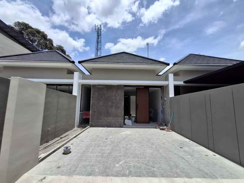 dijual rumah kadirejo purwomartani