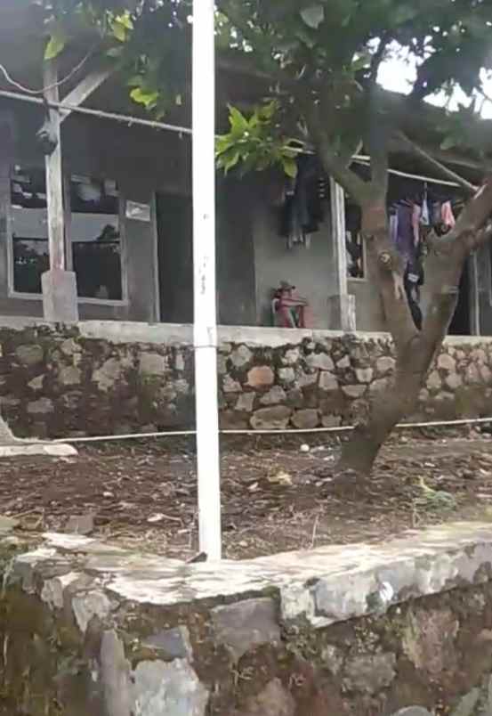 dijual rumah kampung pinggir jalan desa