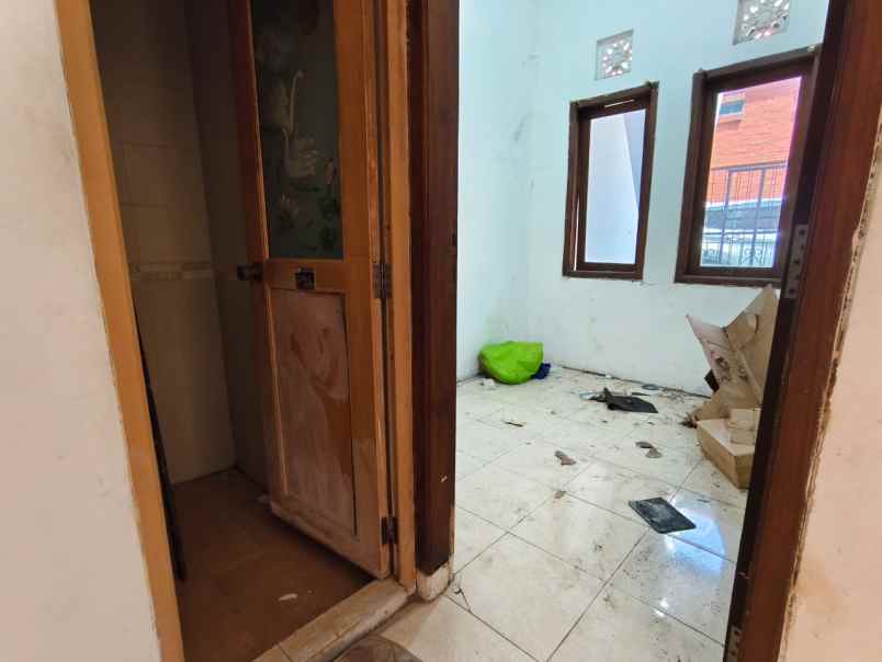 dijual rumah karah agung