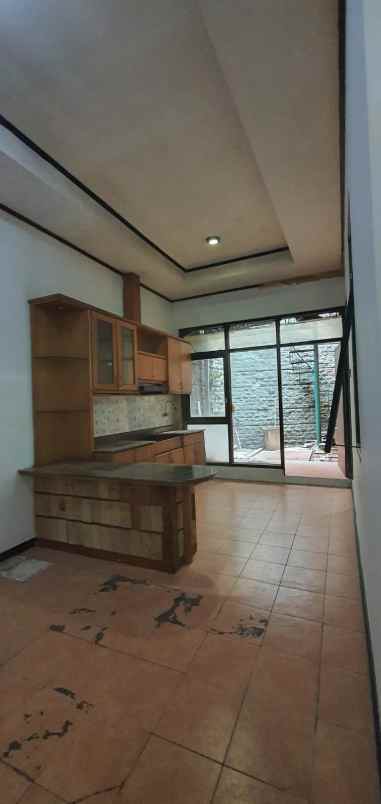 dijual rumah kawaluyaan indah