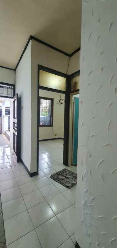 dijual rumah kawaluyaan indah