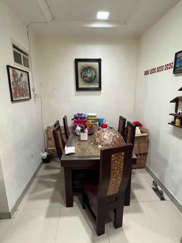 dijual rumah kawaluyaan indah