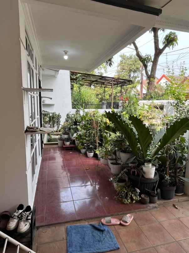 dijual rumah kawaluyaan indah