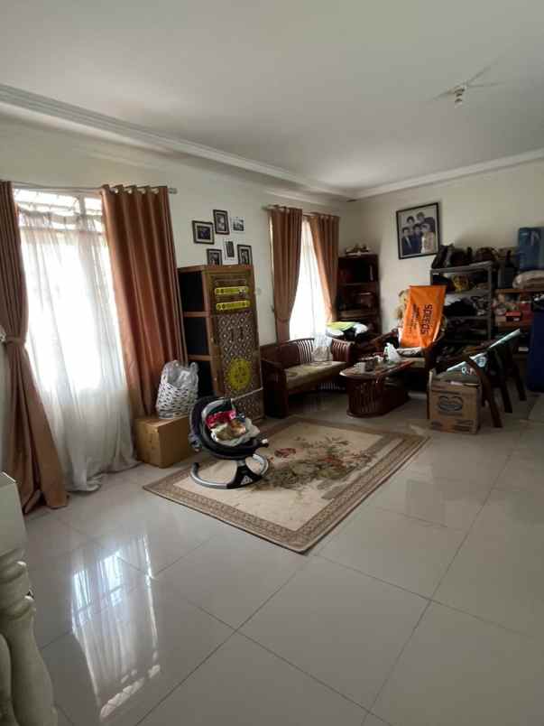 dijual rumah kawaluyaan indah