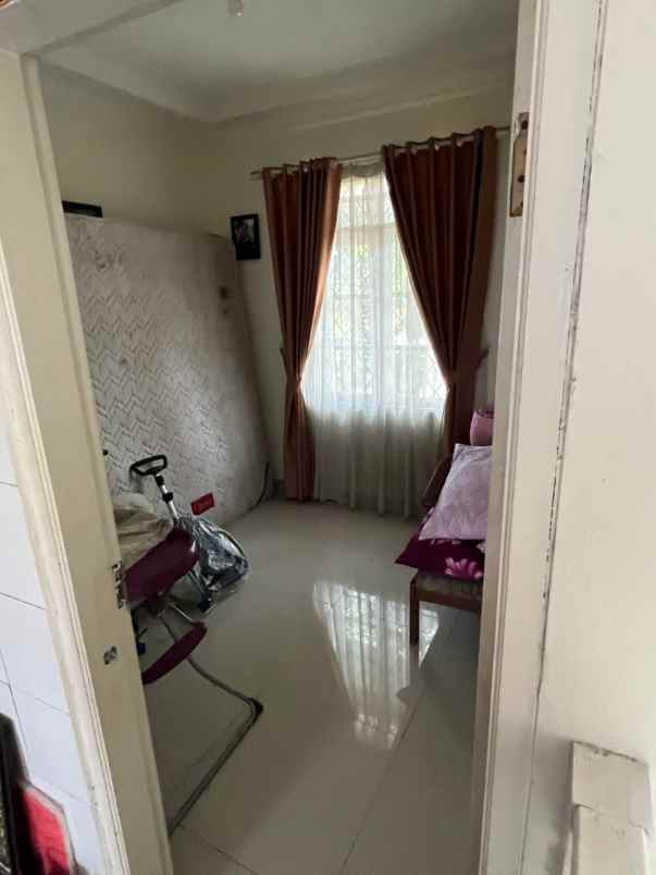 dijual rumah kawaluyaan indah