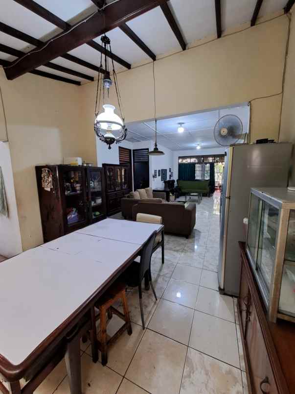 dijual rumah kayu manis