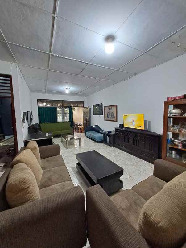 dijual rumah kayu manis