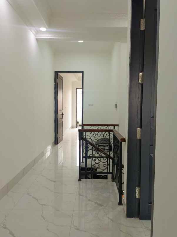 dijual rumah kebon jeruk jakbar