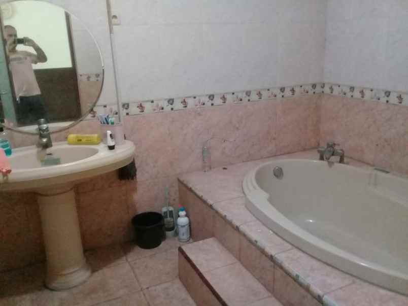 dijual rumah kelapa dua