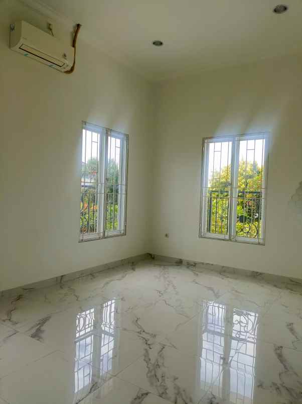 dijual rumah kembangan joglo jakbar