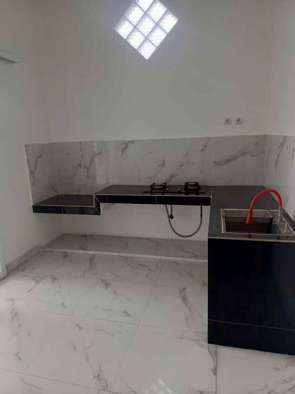 dijual rumah kembangan joglo jakbar