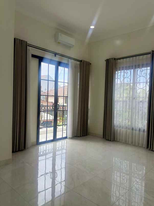 dijual rumah kembangan joglo jakbar