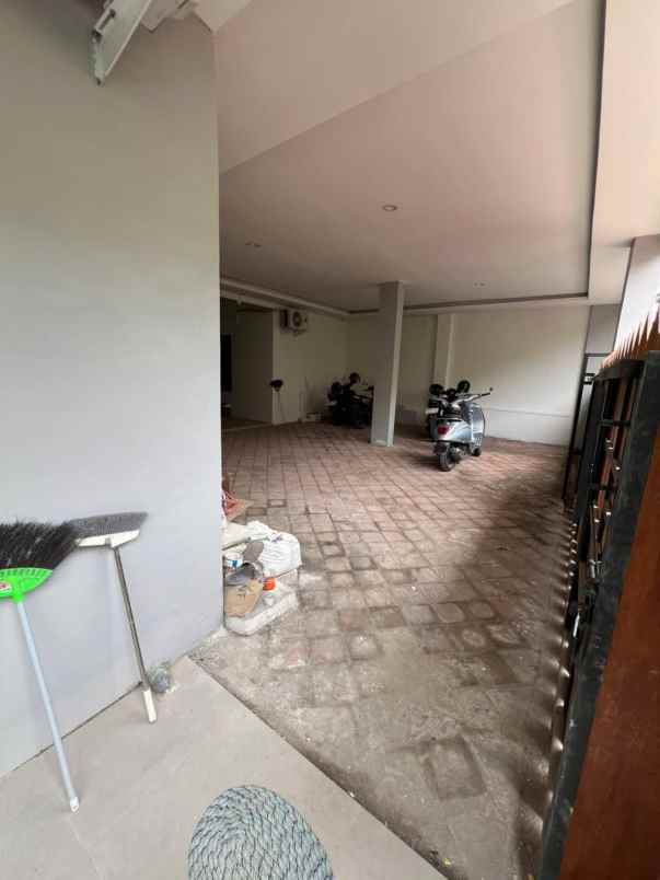 dijual rumah ketintang baru selatan