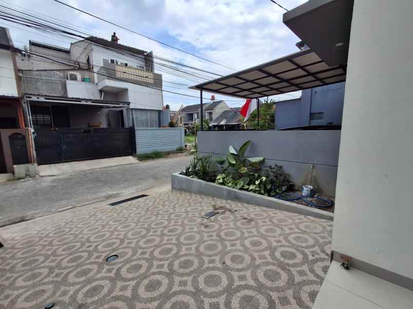 dijual rumah kiarasari asri