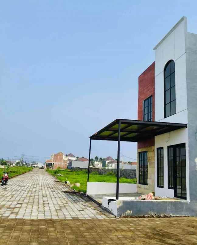 dijual rumah klayatan gg 3 sukun kota