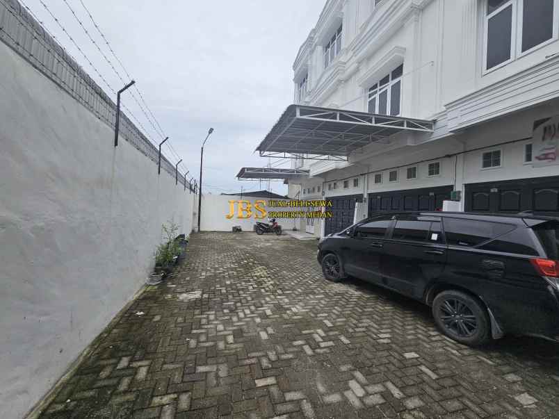 dijual rumah komplek aman estate jalan