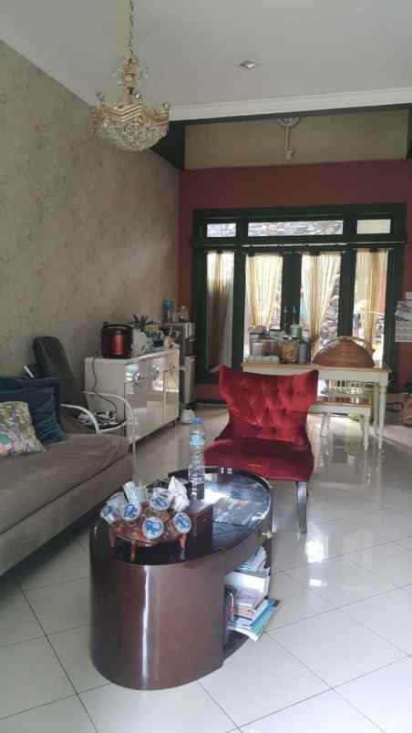 dijual rumah komplek arcamanik endah