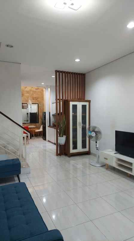dijual rumah komplek bappenas kedaung