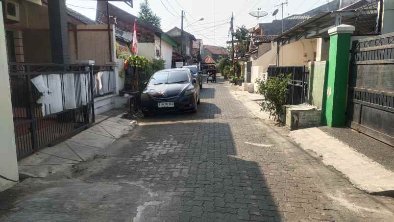 dijual rumah komplek bsk bumi satria