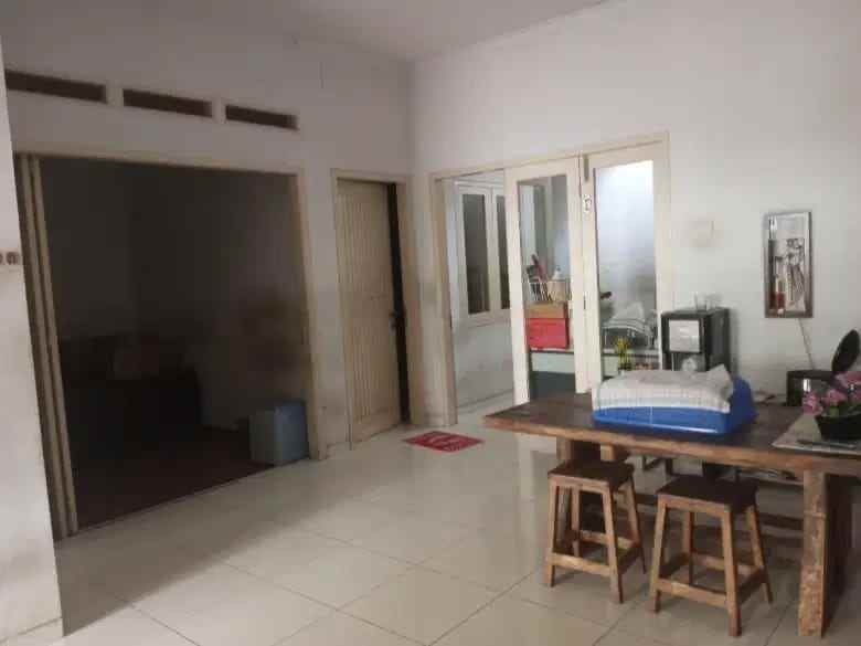 dijual rumah komplek bsk bumi satria