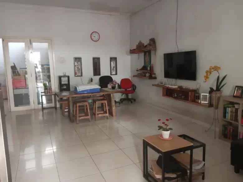 dijual rumah komplek bsk bumi satria