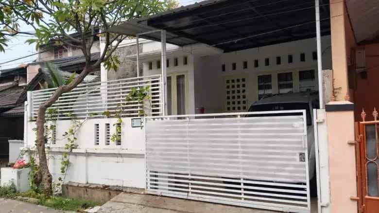 dijual rumah komplek bsk bumi satria