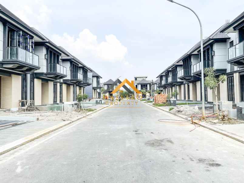 dijual rumah komplek citraland gama