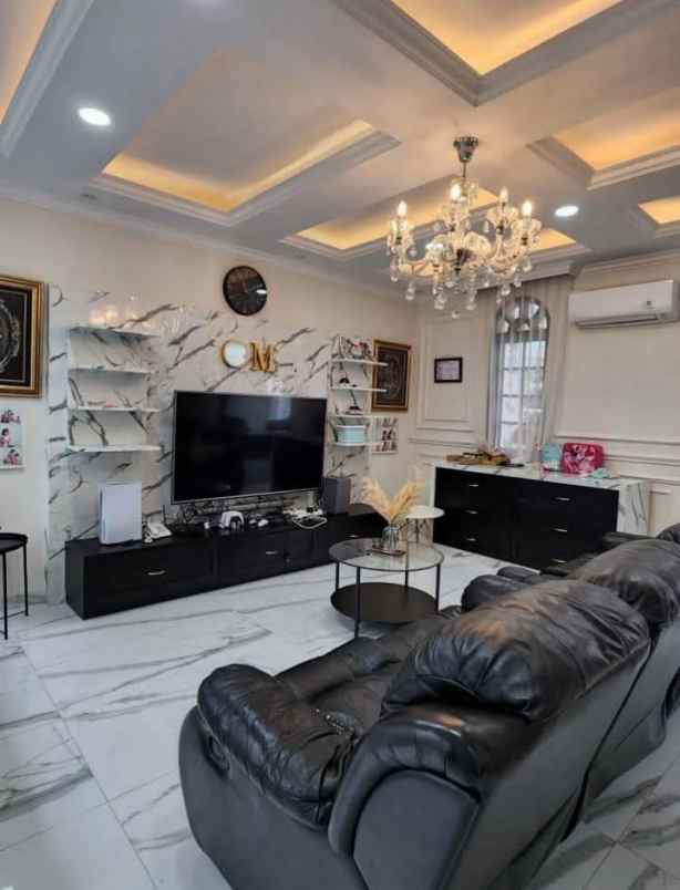 dijual rumah komplek elite pelangi