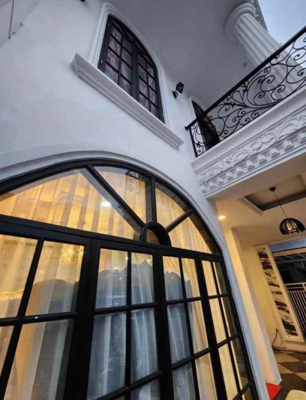 dijual rumah komplek elite pelangi