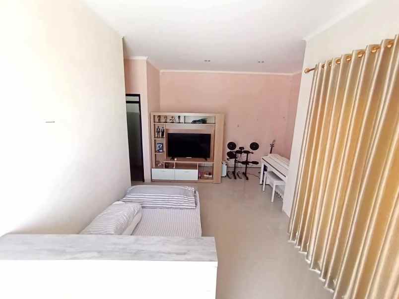 dijual rumah komplek golf barat