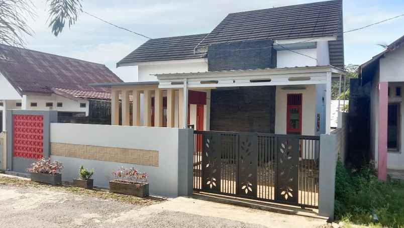 dijual rumah komplek graha kartika eka