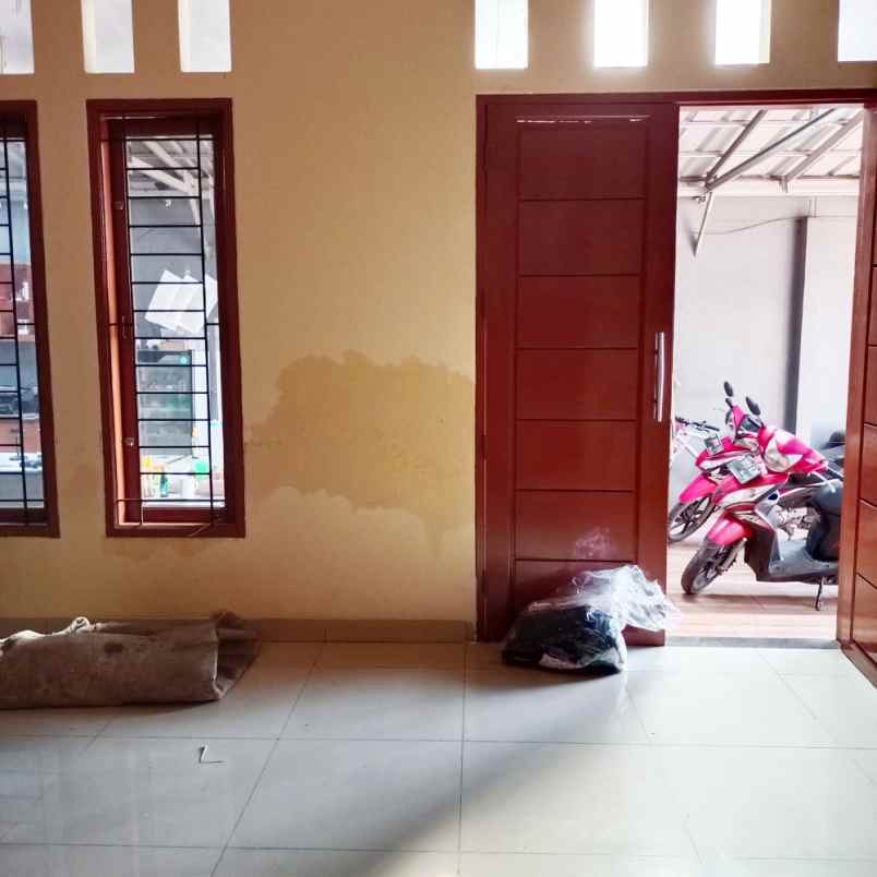 dijual rumah komplek hankam kel