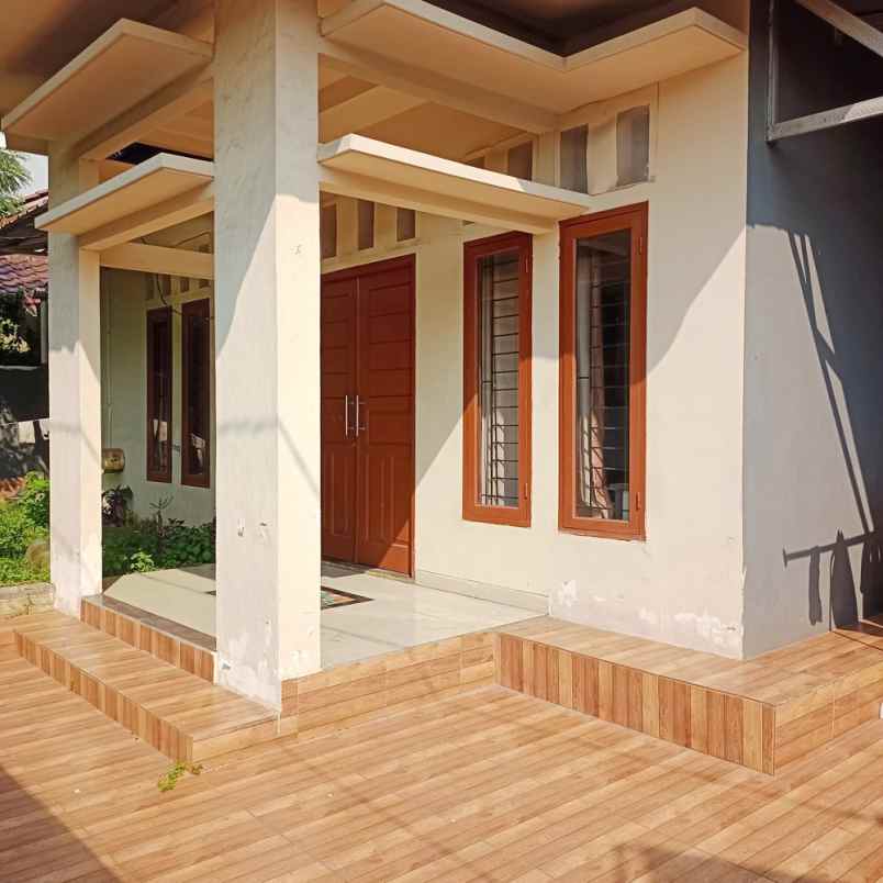 dijual rumah komplek hankam kel