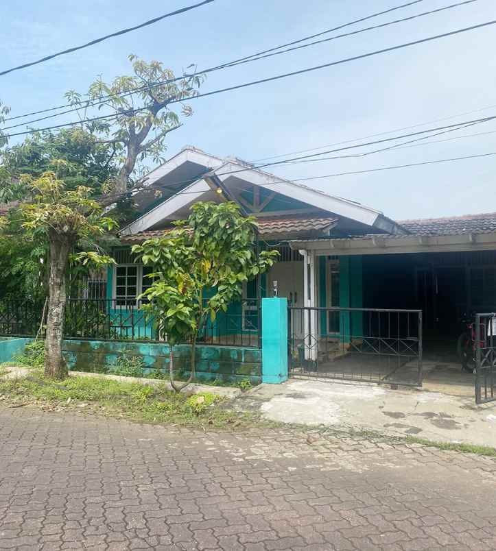 dijual rumah komplek japos graha