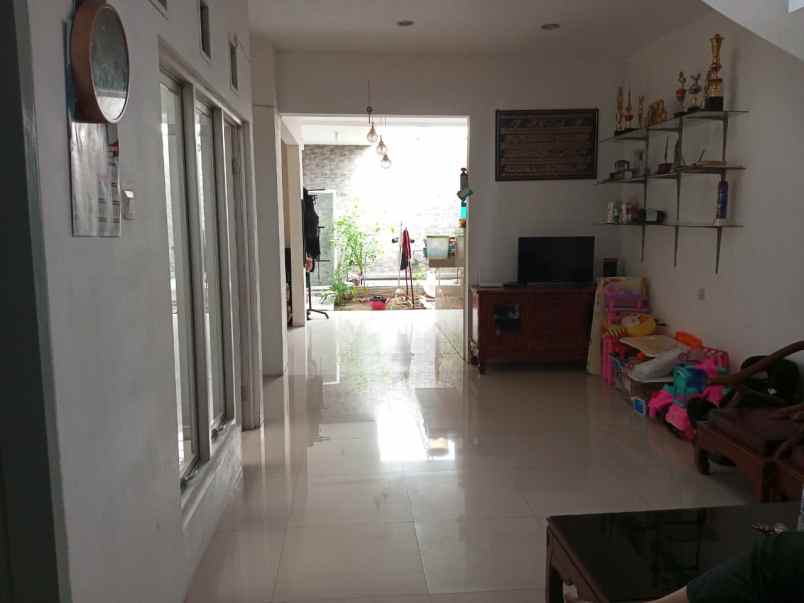 dijual rumah komplek margahayu raya