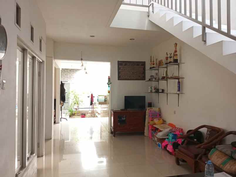 dijual rumah komplek margahayu raya