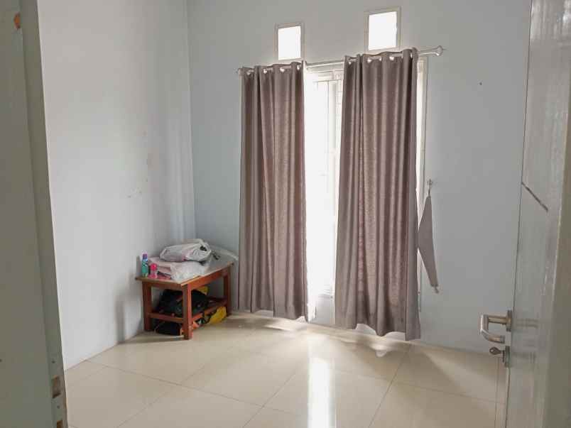 dijual rumah komplek margahayu raya