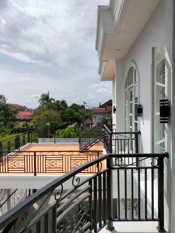 dijual rumah komplek pemda jl cemara gading