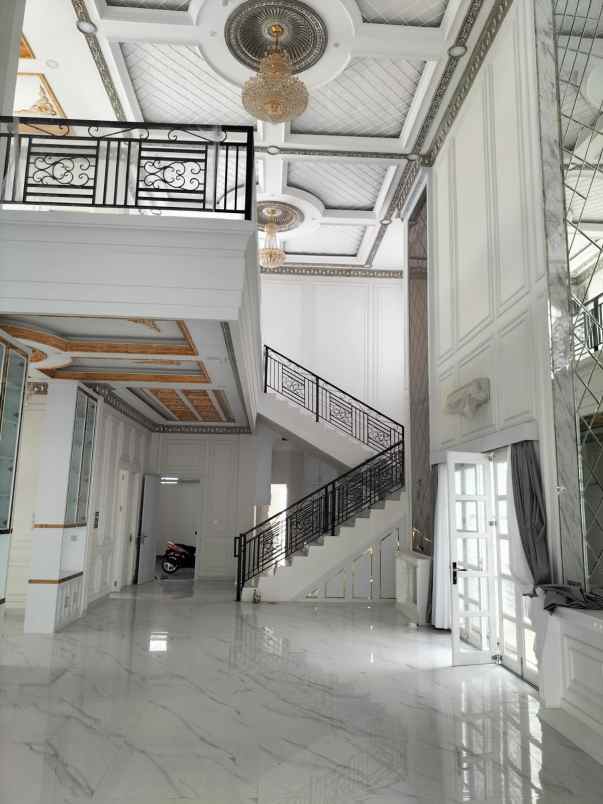 dijual rumah komplek pemda jl cemara gading