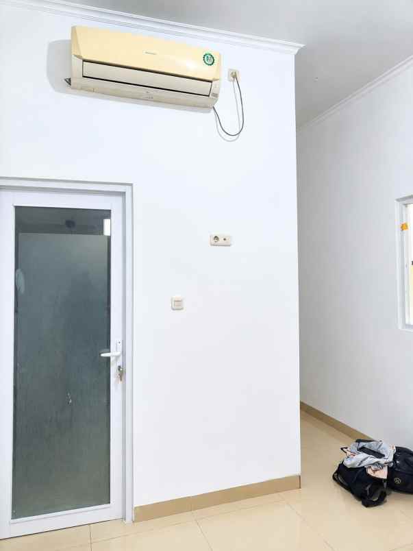 dijual rumah komplek pinus regency