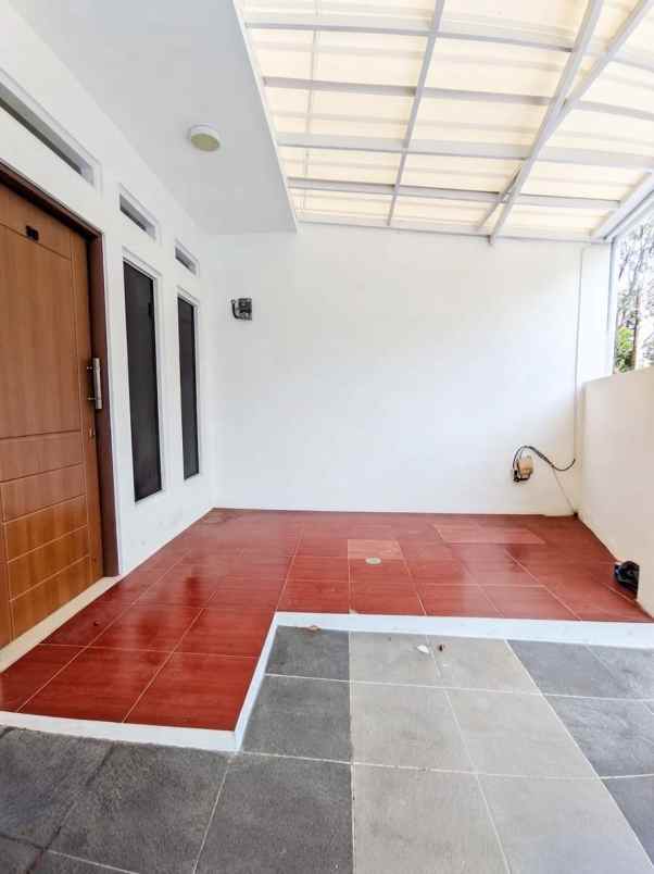 dijual rumah komplek pinus regency