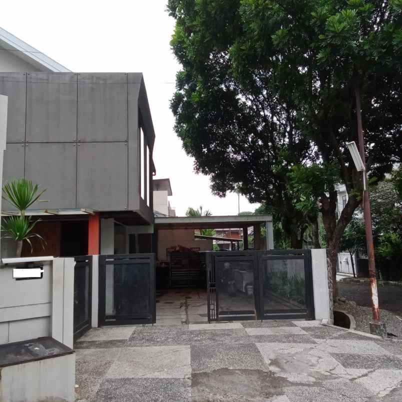 dijual rumah komplek surya setra surya