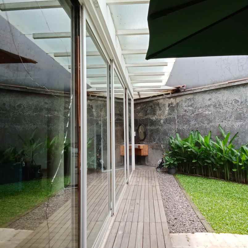 dijual rumah komplek surya setra surya