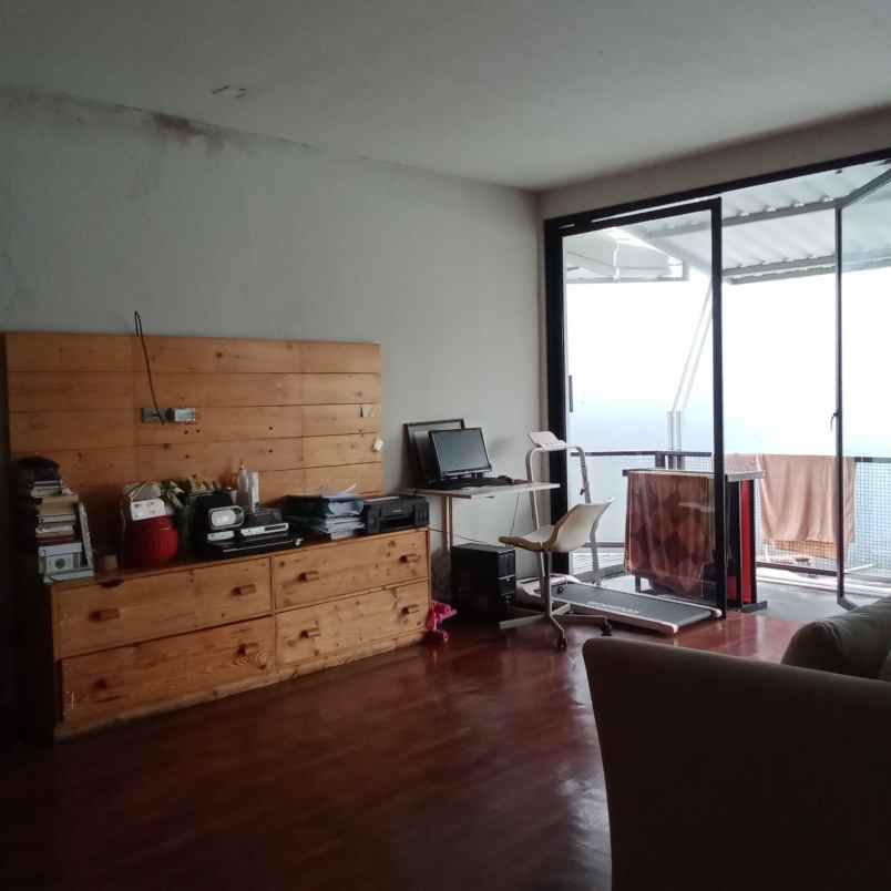 dijual rumah komplek surya setra surya