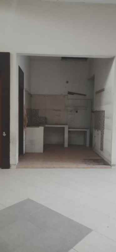 dijual rumah kutisari besar